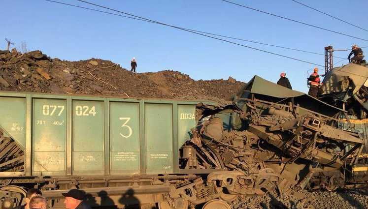 У Кривому Розі зіштовхнулися два потяги: є жертви 