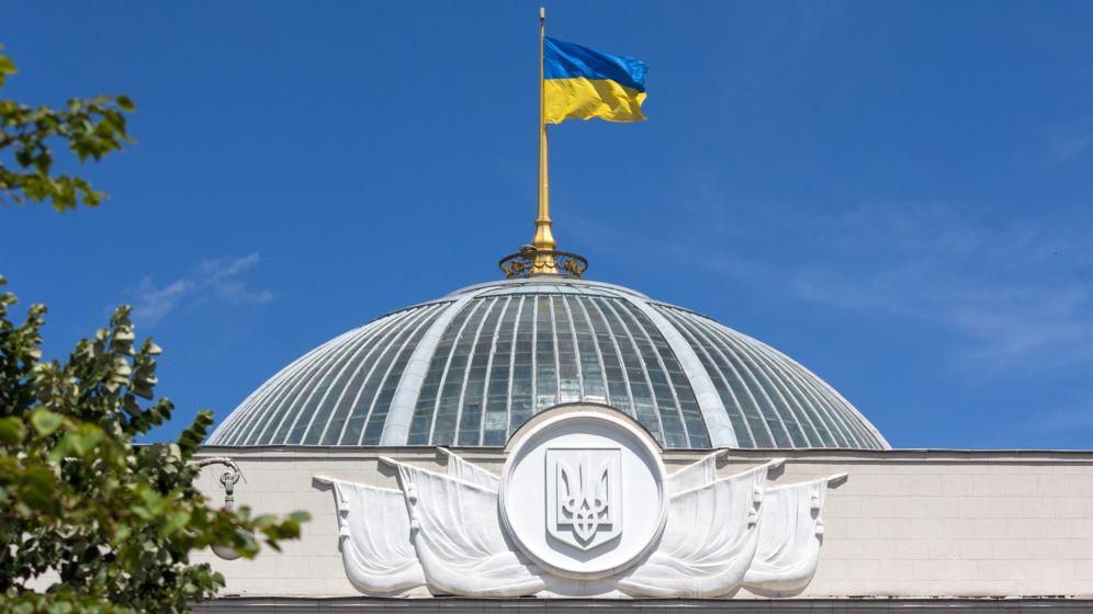 В Киеве активисты блокируют вход в Раду: чего требуют