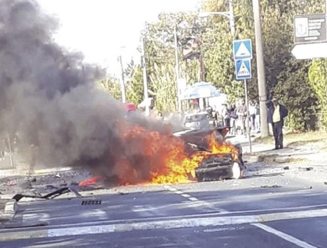 У Сербії підірвали авто із батьком популярної телеведучої: шокуючі фото з місця інциденту