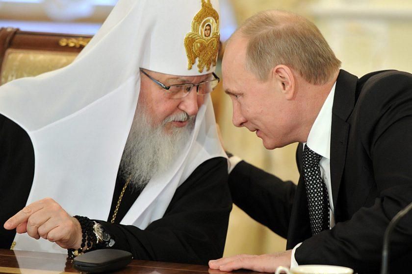РПЦ накладывает санкции на своих же по приказу Кремля, – российский религиовед