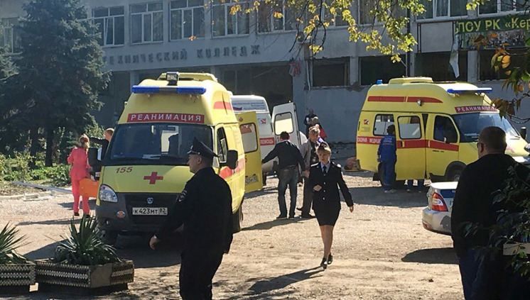 Теракт в Керчи - фото с места самоубийства Владислава Рослякова