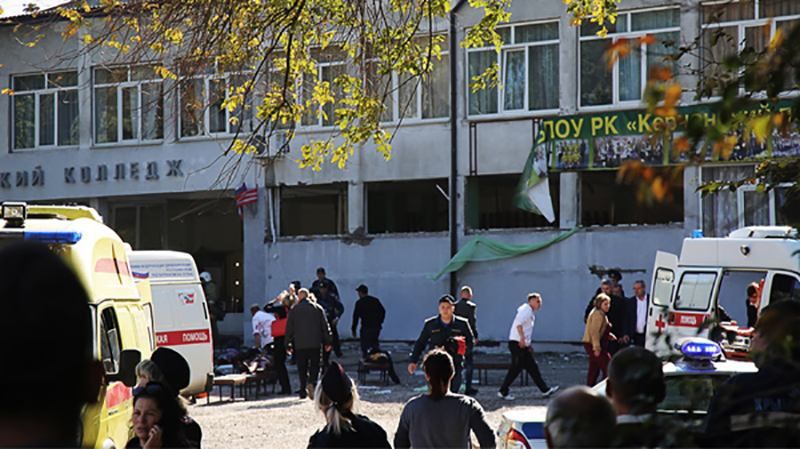 Теракт в Керчи: видео стрельбы из середины колледжа в Керчи