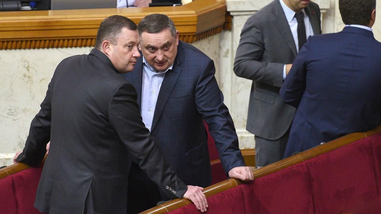 Большинство депутатов работает на того или иного олигарха, – эксперт Большинство депутатов работает на того или иного олигарха, – эксперт