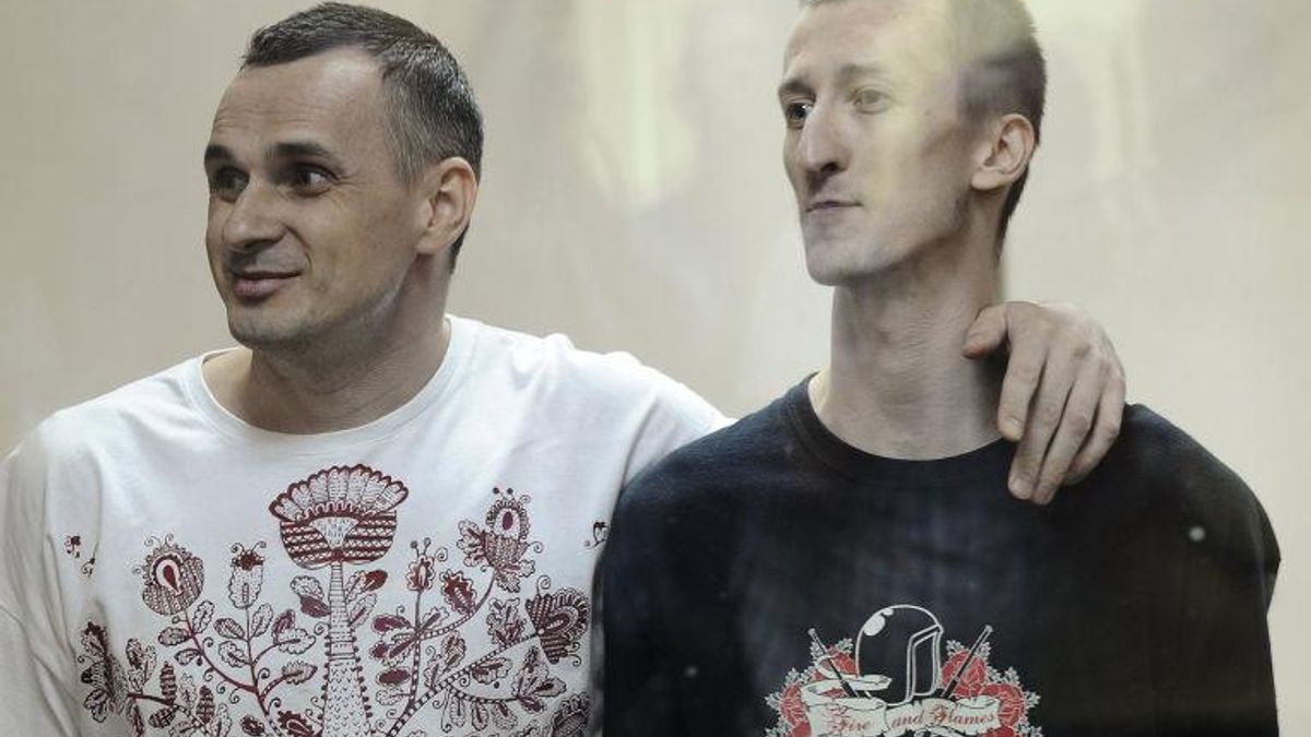 "Империи не вечны, тиран упадет": Кольченко написал трогательное письмо Сенцову "Империи не вечны, тиран упадет": Кольченко написал трогательное письмо Сенцову
