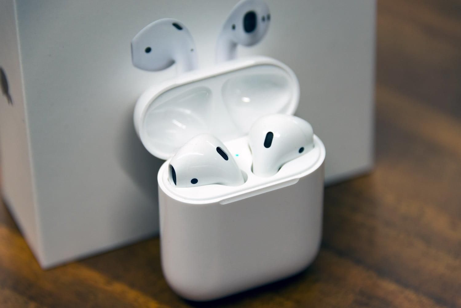 Навушники AirPods зникли з продажу в онлайн-магазинах