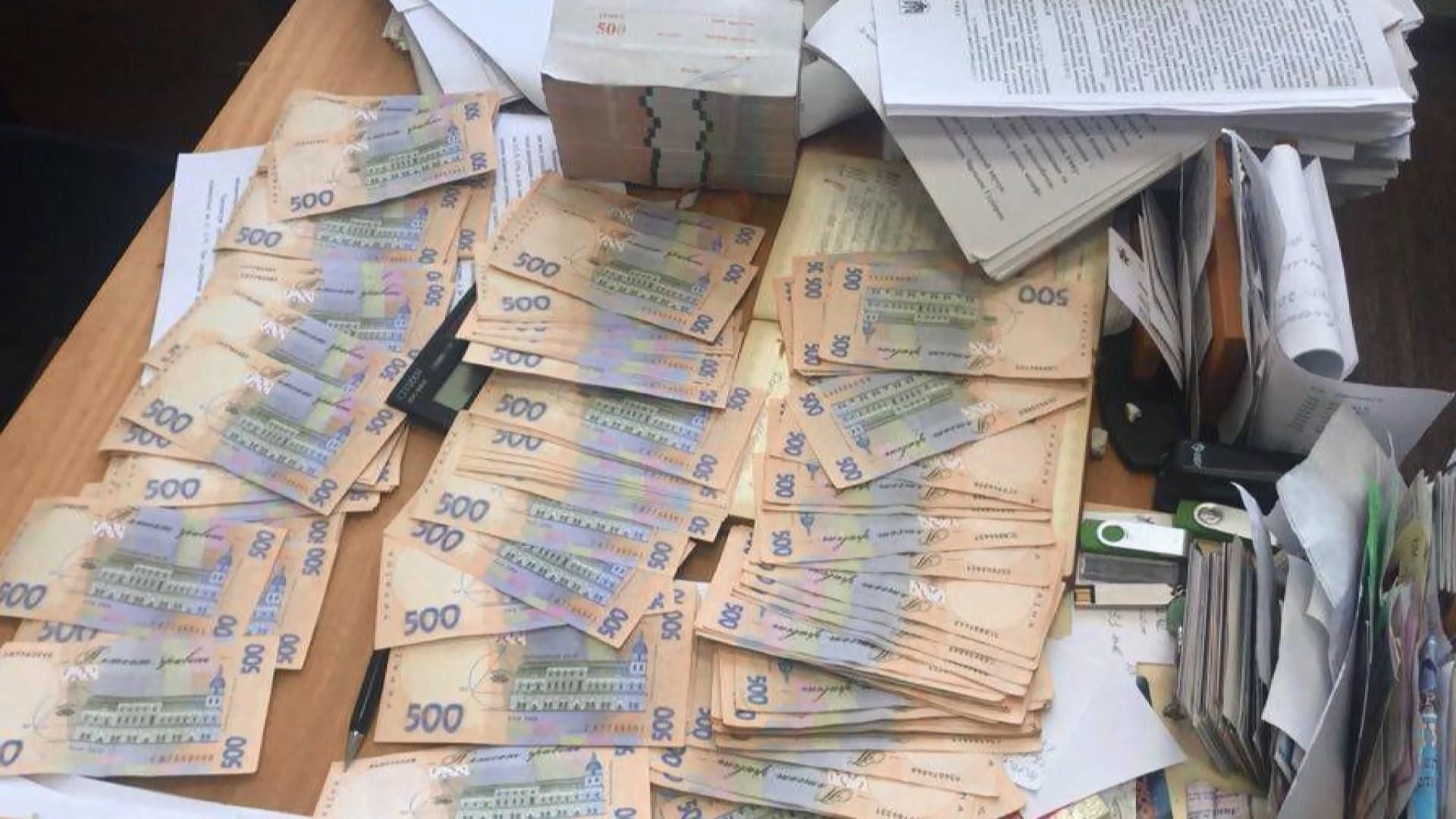 В Киеве на взятке задержали чиновника "Укравтодора" В Киеве на взятке задержали чиновника "Укравтодора"