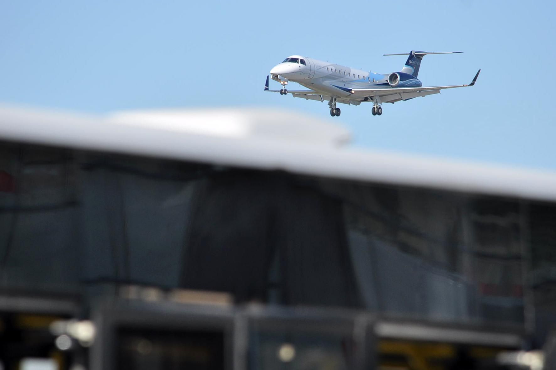 США возобновляют полеты в три города на востоке Украины США возобновляют полеты в три города на востоке Украины