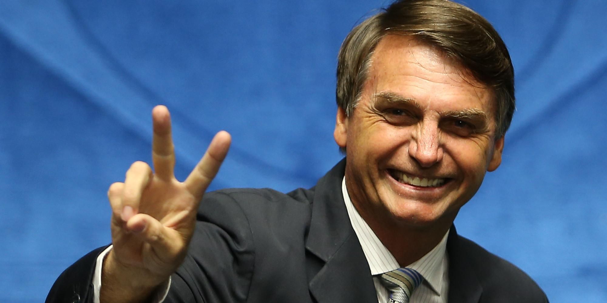 Ультраправый кандидат Болсонару сохраняет лидерство в президентской гонке в Бразилии