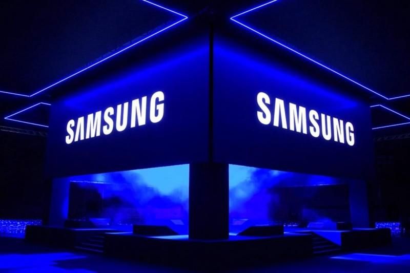 Samsung планує відмовитися від традиційних селфі-камер