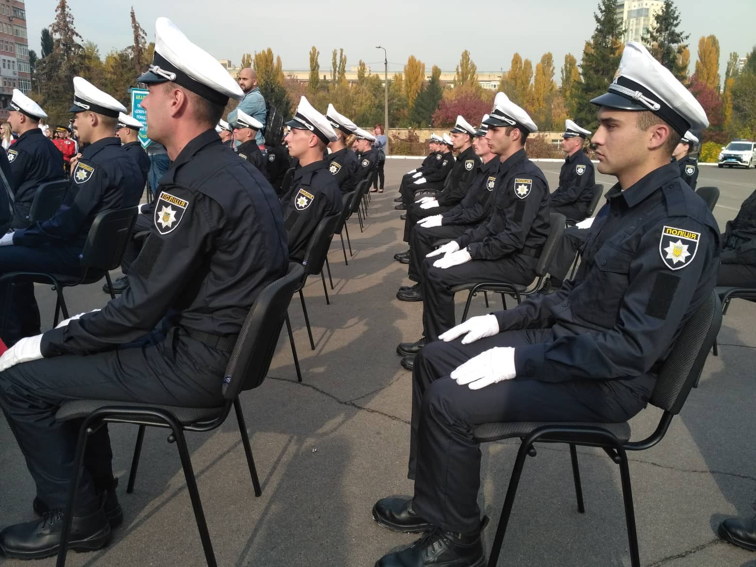 Показові виступи і небезпечні ситуації: як святкують випуск курсанти академії патрульної поліції