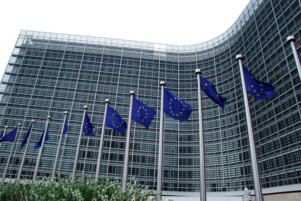 Європейський суд змусив  Польщу призупинити дію скандального судового закону
