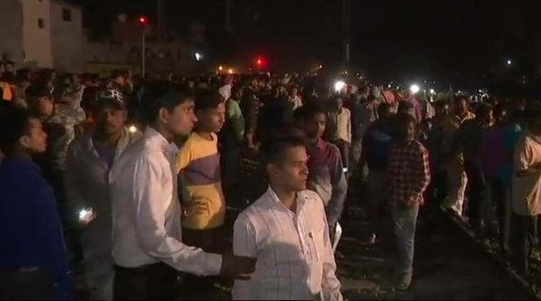 В Індії потяг в'їхав у натовп людей: щонайменше півсотні загиблих В Індії потяг в'їхав у натовп людей: щонайменше півсотні загиблих