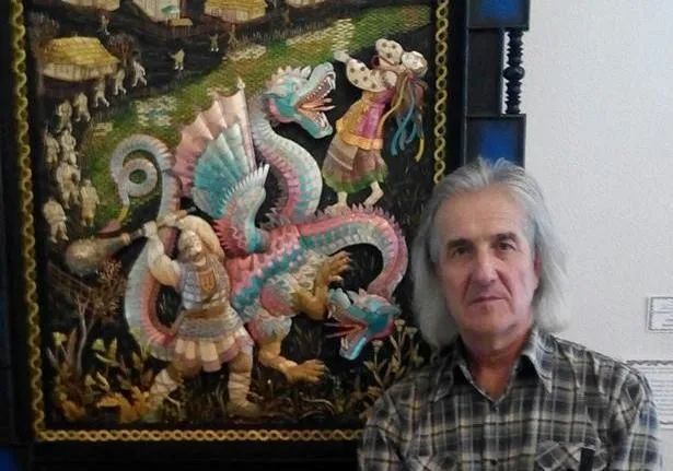 Микола Климович зі своєю картиною з соломи Микола Климович зі своєю картиною з соломи