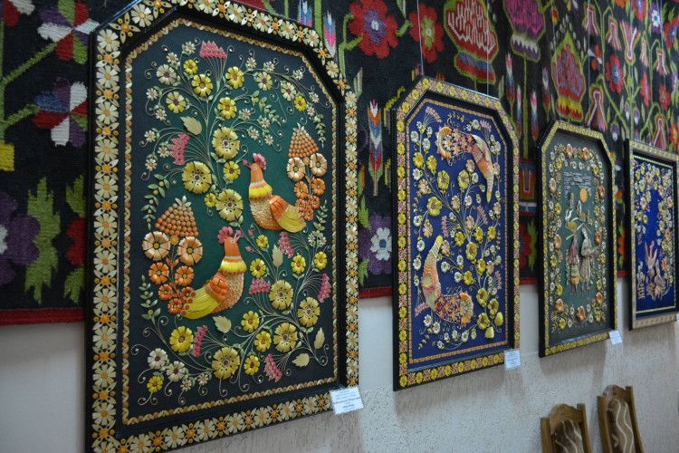 В Житомире художник создает 3D-шедевры из соломы: невероятные фото В Житомире художник создает 3D-шедевры из соломы: невероятные фото