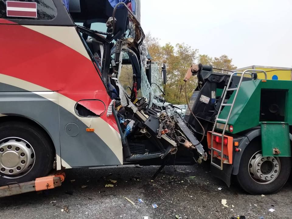 Поплавська не мала шансів вижити: з’явилось нове відео з місця ДТП (18+) Поплавська не мала шансів вижити: з’явилось нове відео з місця ДТП (18+)