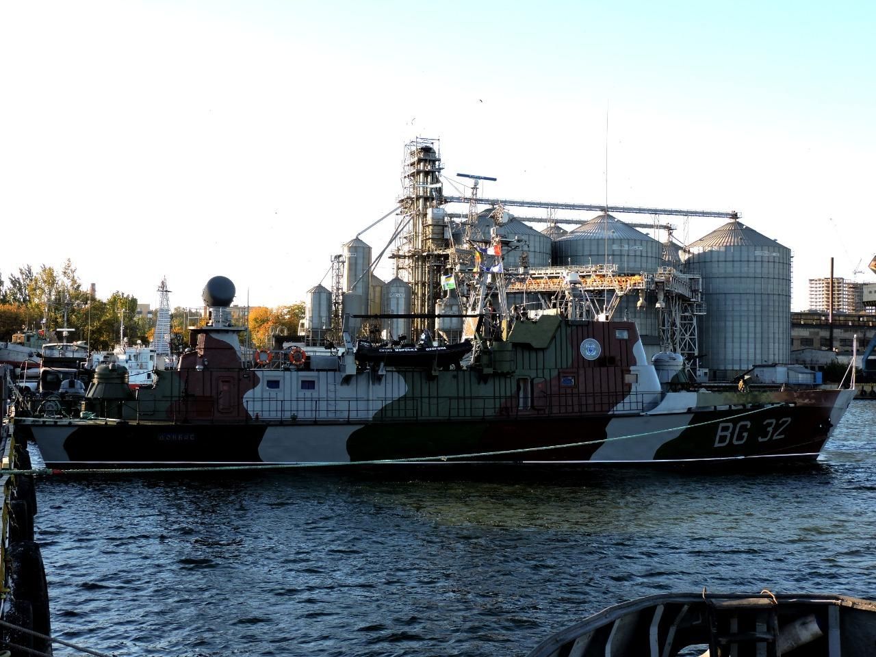 Крупнейший украинский охранный корабль вернулся в Азовское море: фото