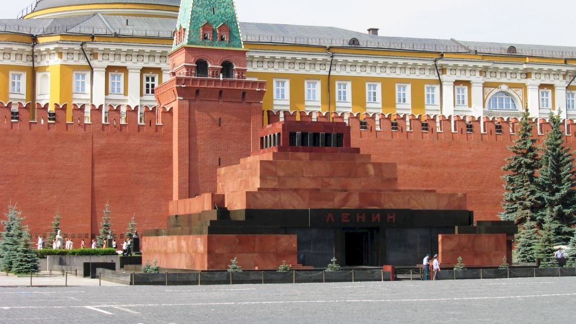 В гости к Ленину в Москве пожаловала "скорая": курьезное фото