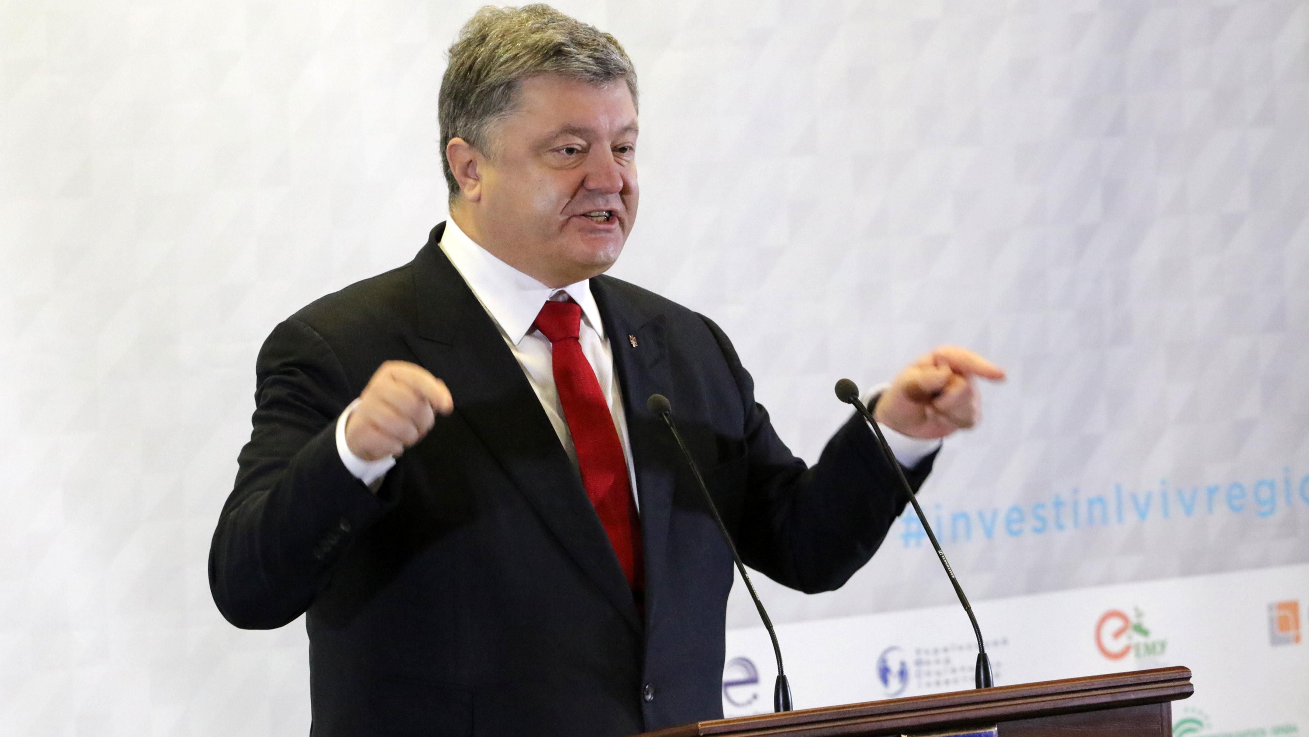 Порошенко намагається не дати Гройсману пропіаритись перед виборами, – Лещенко