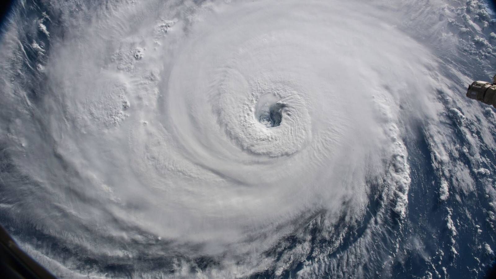 У Тихому океані лютує ураган четвертої категорії "Уілла"