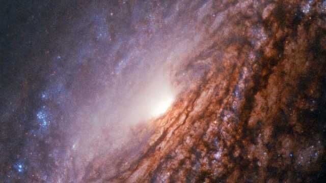 Hubble сделал фото "сердца" галактики