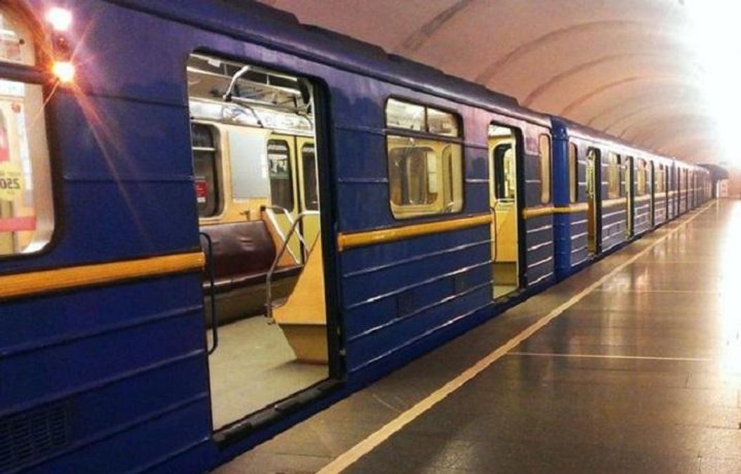 В метро Киева распылили неизвестное вещество: есть пострадавшие