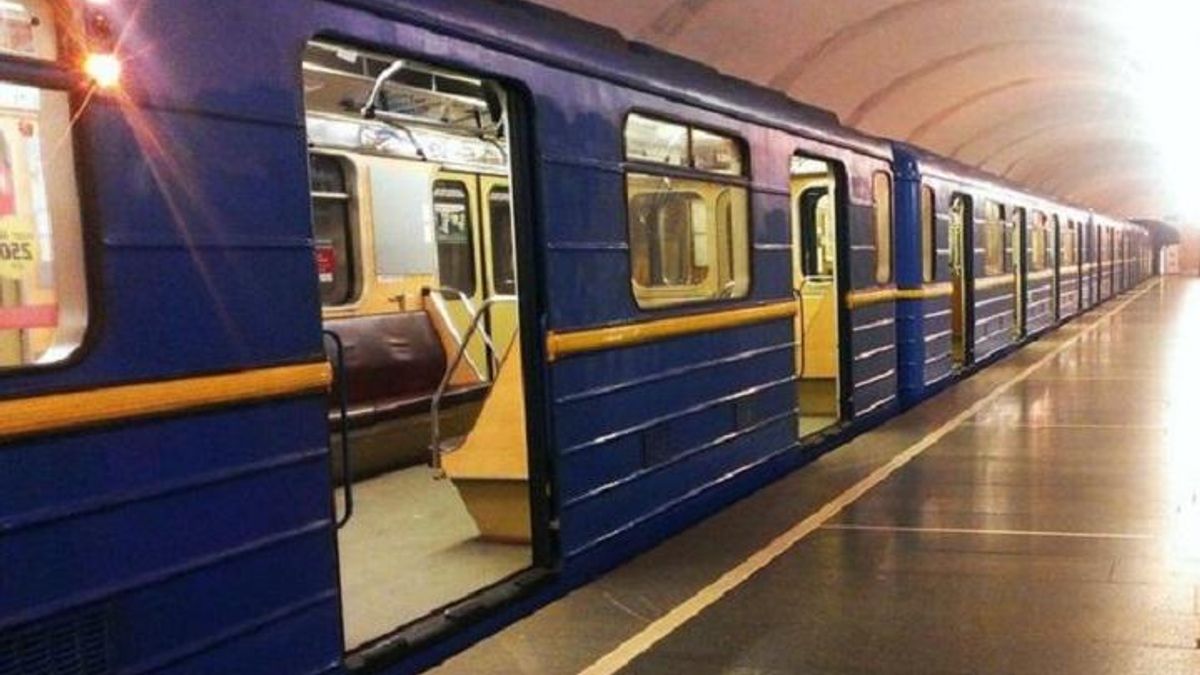 В метро Киева распылили неизвестное вещество: есть пострадавшие В метро Киева распылили неизвестное вещество: есть пострадавшие