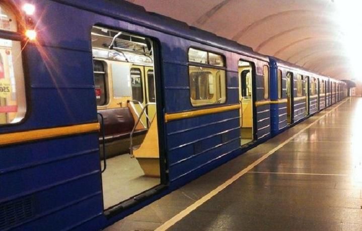 В метро Киева распылили неизвестное вещество: есть пострадавшие