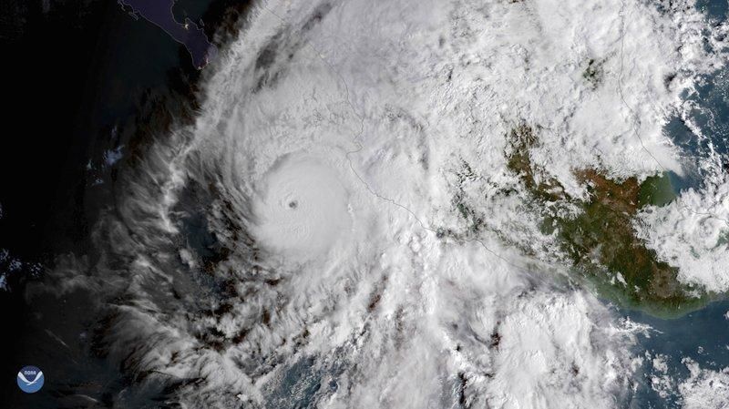 Небезпечний ураган "Уілла" показали з космосу: вражаючі фото