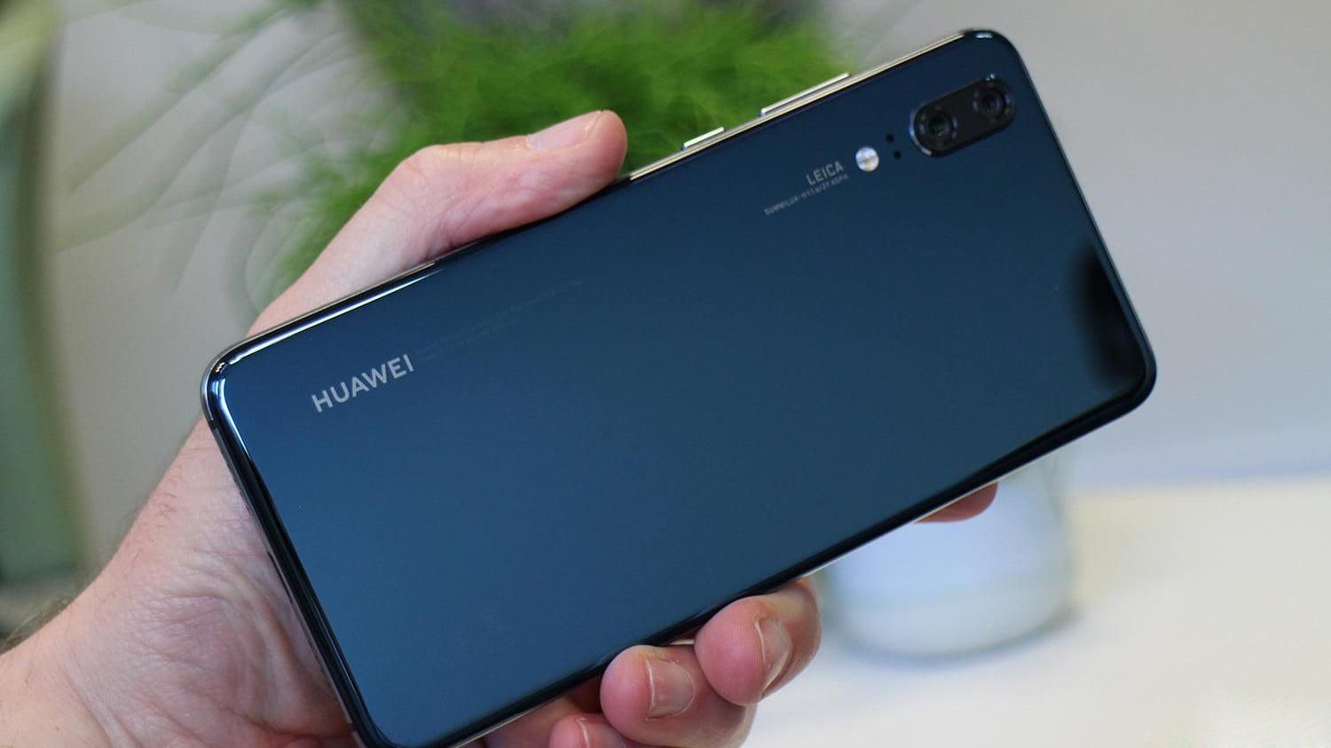 Смартфон Huawei P20 пережил падение с невероятной высоты и выжил: фото