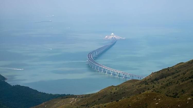 У Китаї відкрився найдовший морський міст у світі: яскраві фото та відео