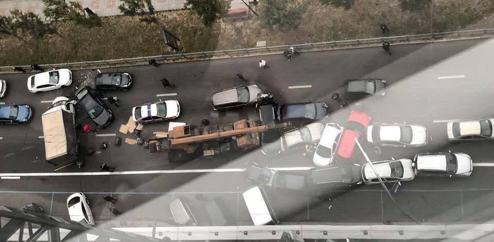 Масштабна ДТП із краном у Києві: хто виплатить компенсацію постраждалим Масштабна ДТП із краном у Києві: хто виплатить компенсацію постраждалим