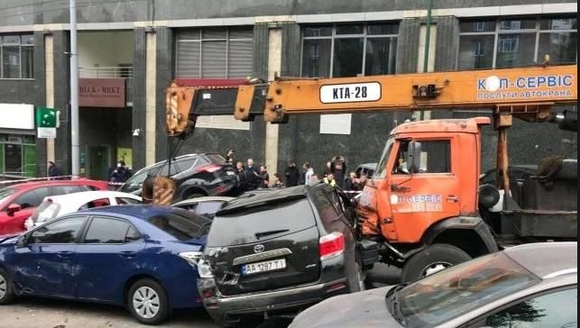 Кран принадлежит компании, которая почти не существует, – юрист о масштабной аварии в Киеве