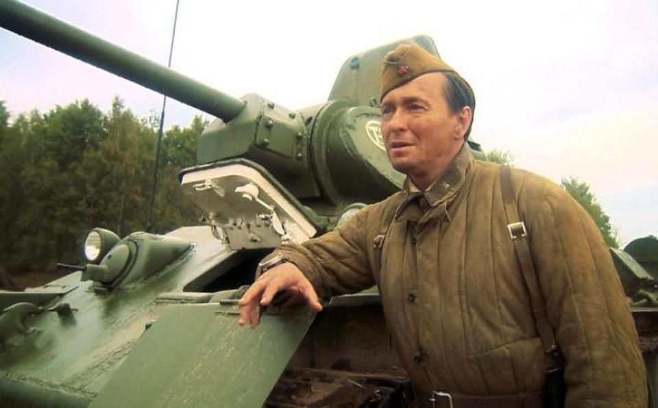 Жахлива смерть сталася на зйомках пропагандистського кіно з Безруковим: танк розчавив людину Жахлива смерть сталася на зйомках пропагандистського кіно з Безруковим: танк розчавив людину