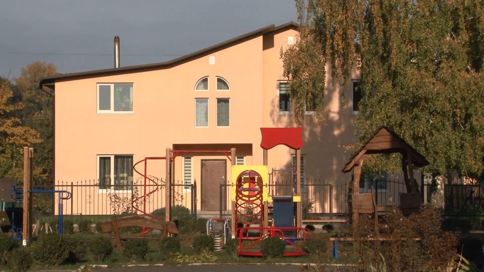 На Черкащине из-за местных депутатов сироты не могут заселиться в новое жилье