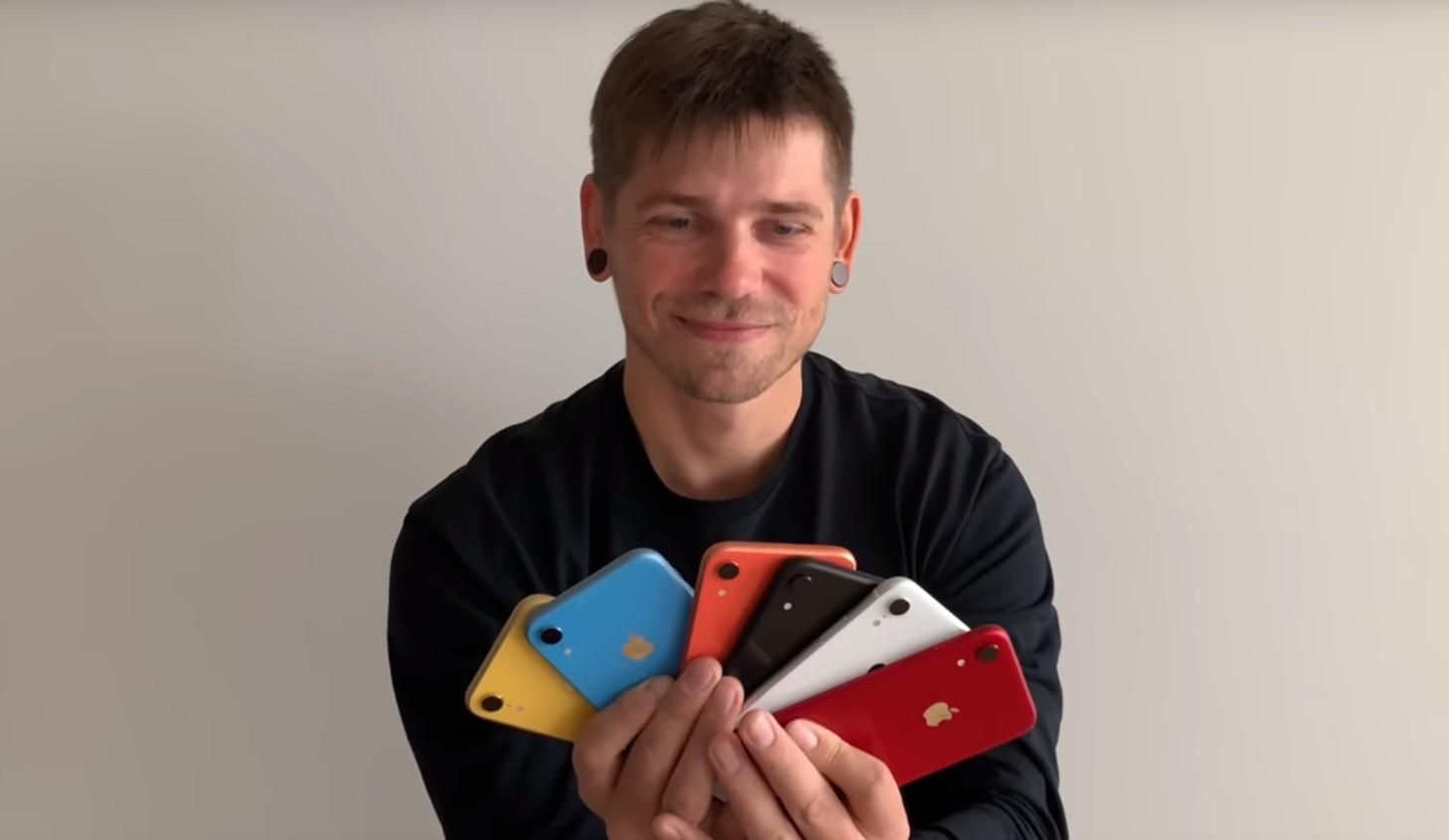 Первый взгляд на iPhone Xr: видео распаковки Первый взгляд на iPhone Xr: видео распаковки