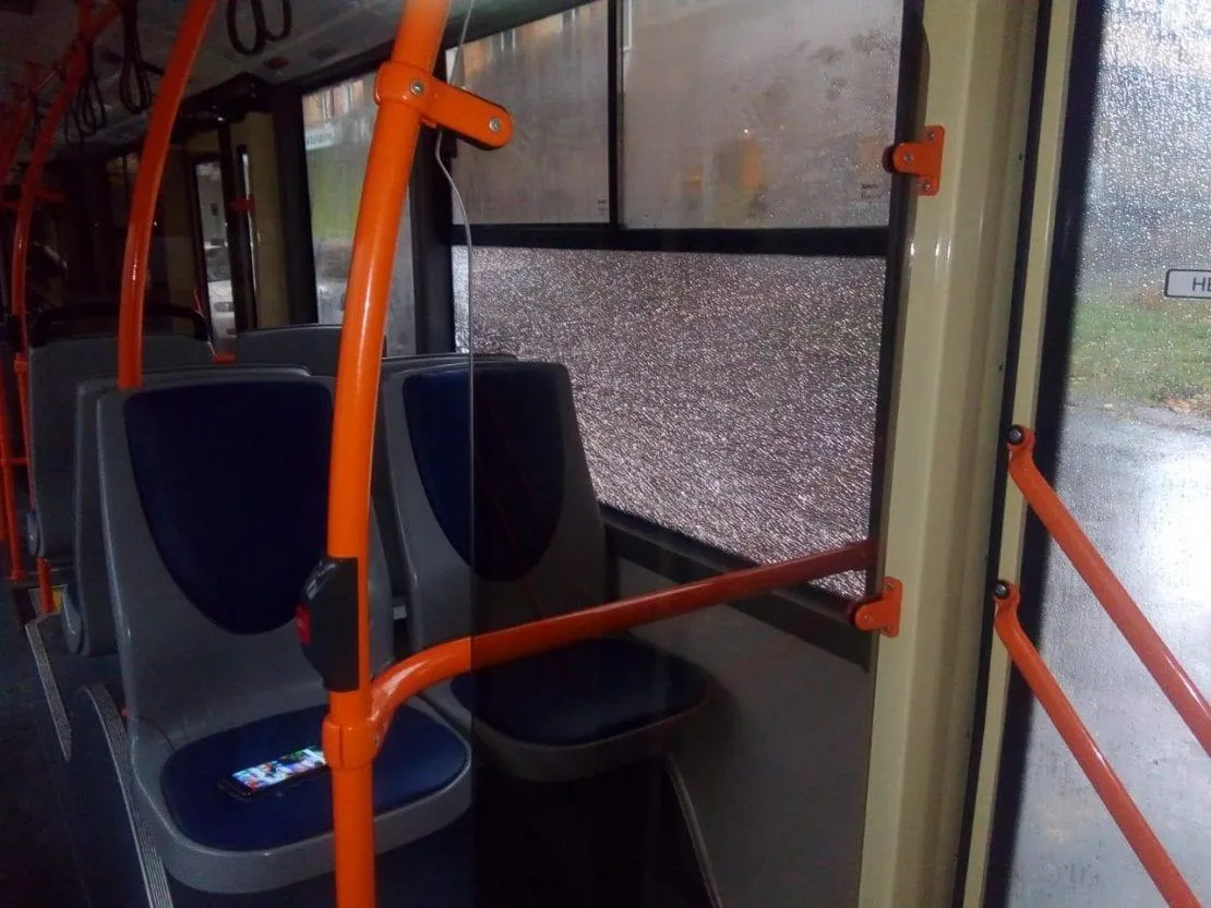 В Дніпрі обстріляли тролейбуси В Дніпрі обстріляли тролейбуси