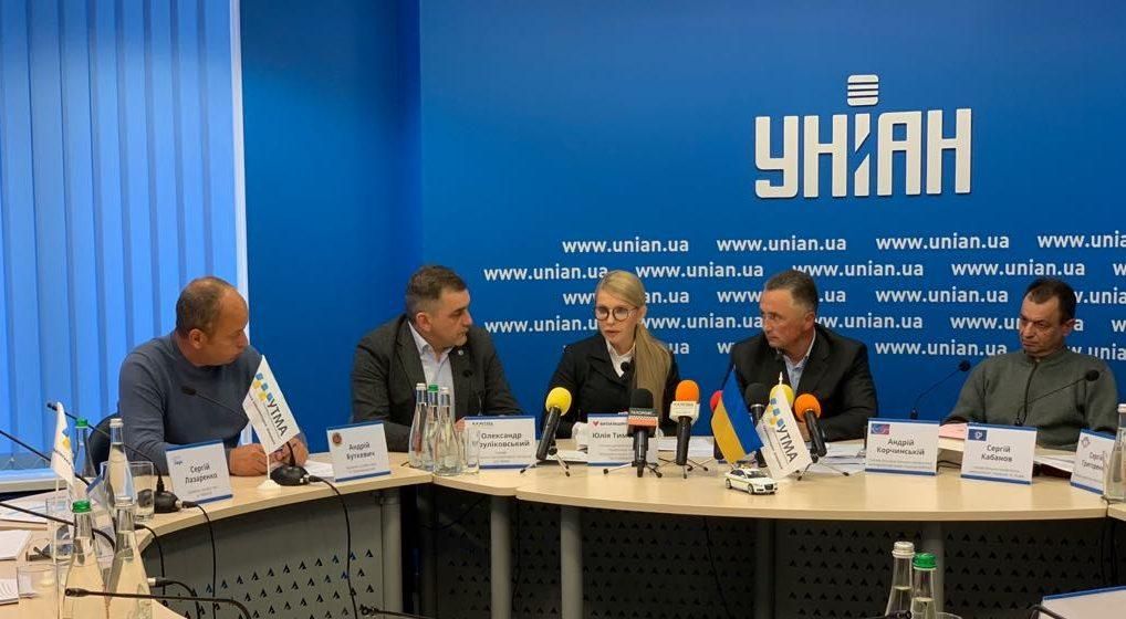 "Батькивщина" заявила, что не позволит власти Порошенко разрушить отрасль автоперевозок "Батькивщина" заявила, что не позволит власти Порошенко разрушить отрасль автоперевозок
