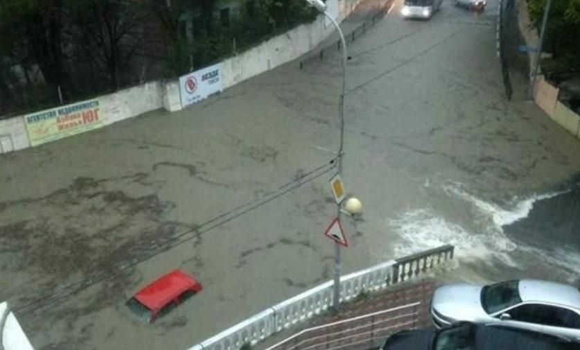 В России целый город ушел под воду: фото и видео неслыханной непогоды