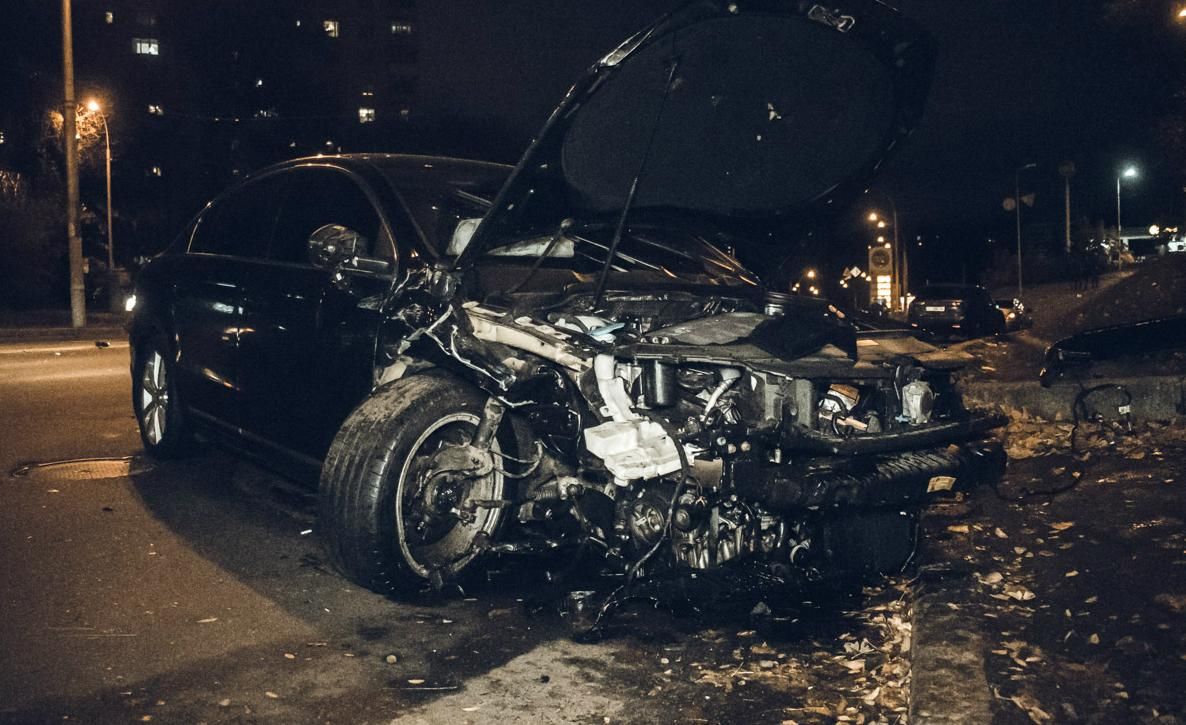 Подвійна ДТП у Києві: п'яний гонщик влетів у чотири автомобілі – фото Подвійна ДТП у Києві: п'яний гонщик влетів у чотири автомобілі – фото