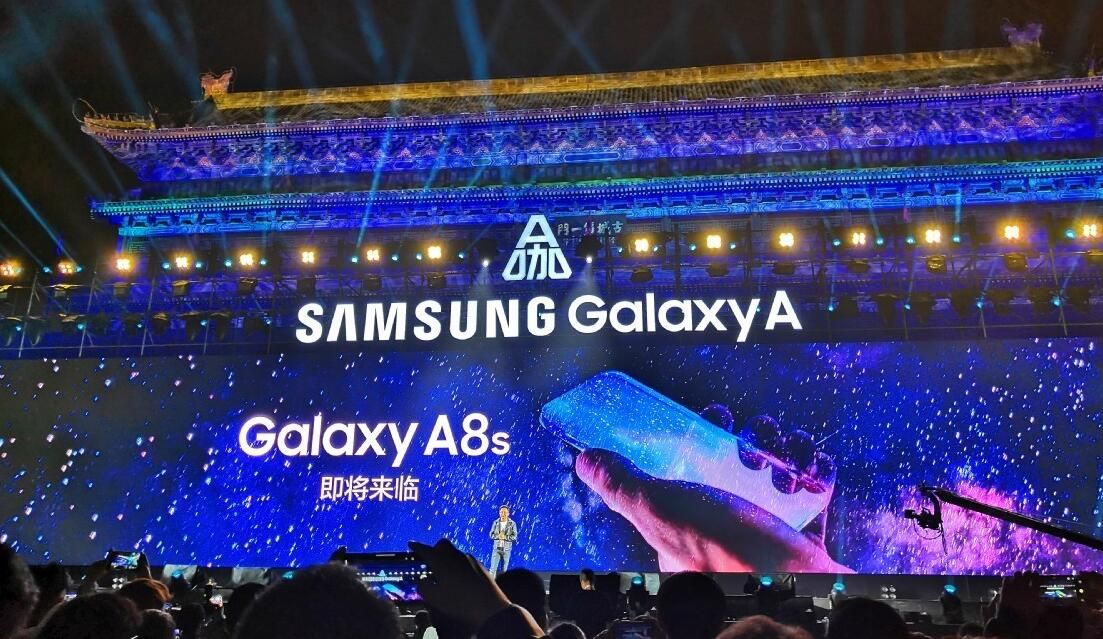 Samsung анонсувала безрамковий смартфон Galaxy A8s: фото Samsung анонсувала безрамковий смартфон Galaxy A8s: фото