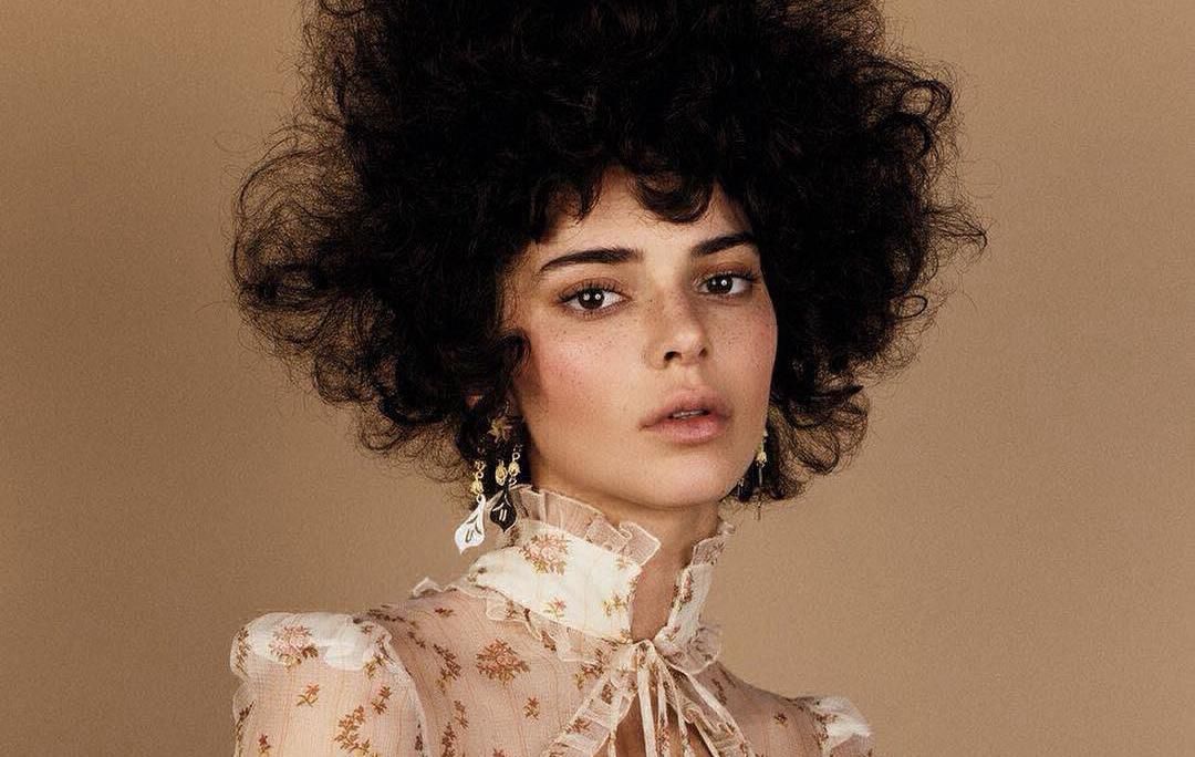 Кендалл Дженнер попала в скандал из-за провокационной фотосъемки в Vogue