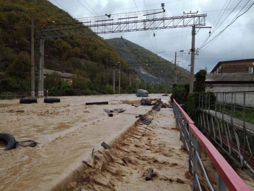 Россия продолжает страдать от ужасной стихии: где непогода наделала беды Россия продолжает страдать от ужасной стихии: где непогода наделала беды