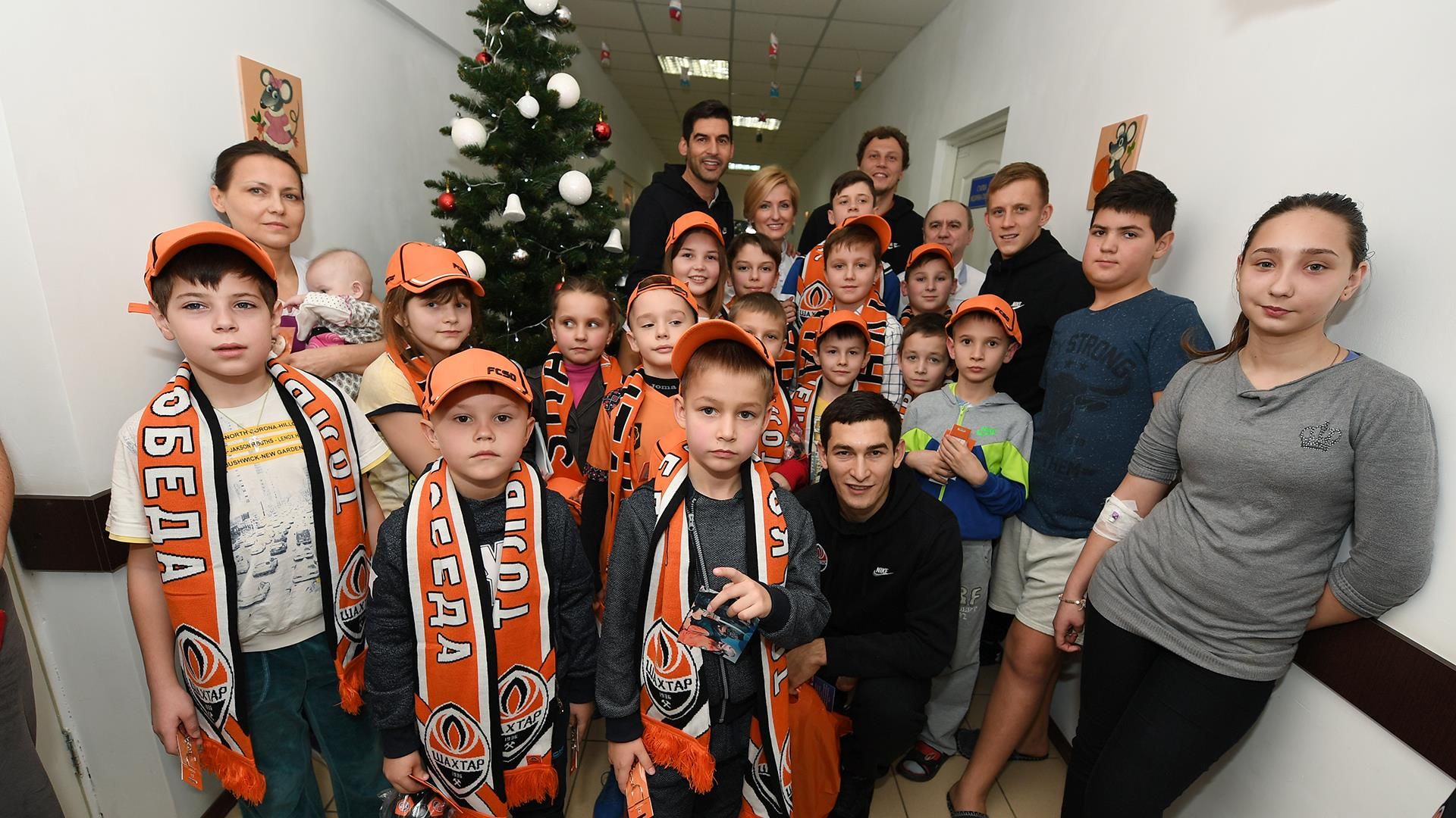 "Шахтер" передаст 5 гривен с каждого билета на матч с "Динамо" на детскую больницу в Харькове "Шахтер" передаст 5 гривен с каждого билета на матч с "Динамо" на детскую больницу в Харькове