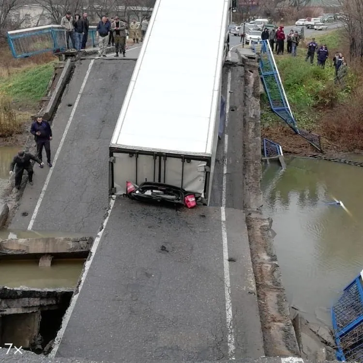 У Росії Обвалився Міст