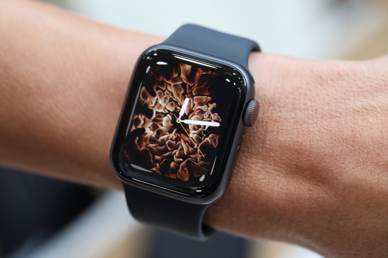 Новая функция Apple Watch 4 спасла жизнь пользователю