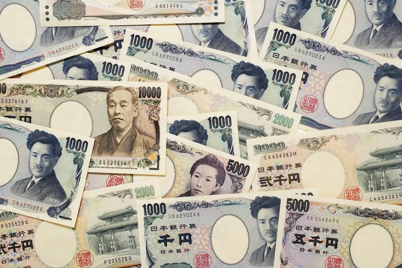 Рекордный выпуск облигаций еще времен Азарова в японских иенах