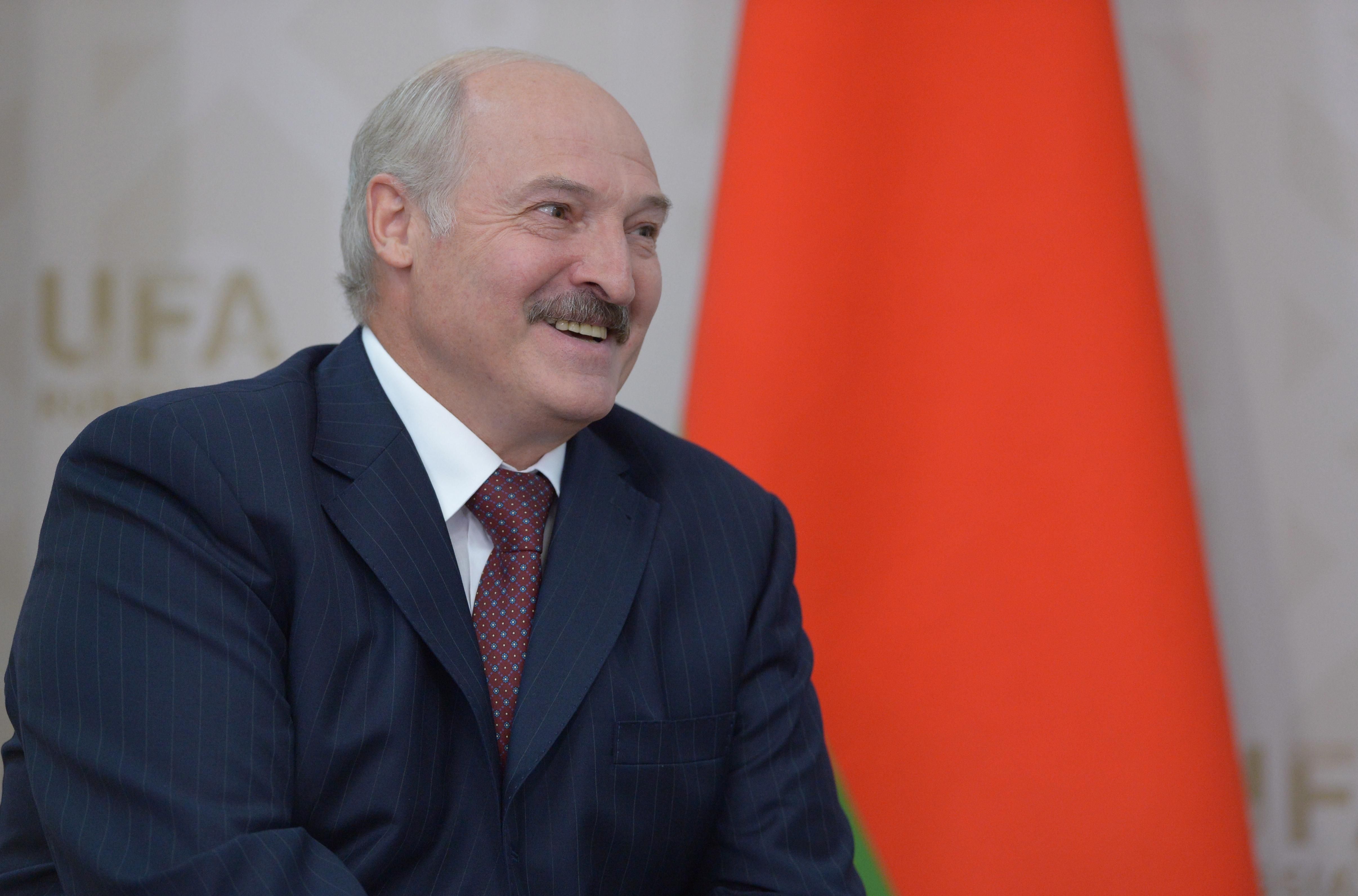 Якщо ми прийдемо в Україну, то тільки на тракторах чи тролейбусах, – Лукашенко