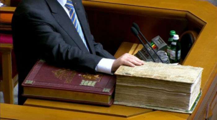 Новому президенту будет сложно, рейтинги его партии быстро упадут, – эксперт Новому президенту будет сложно, рейтинги его партии быстро упадут, – эксперт