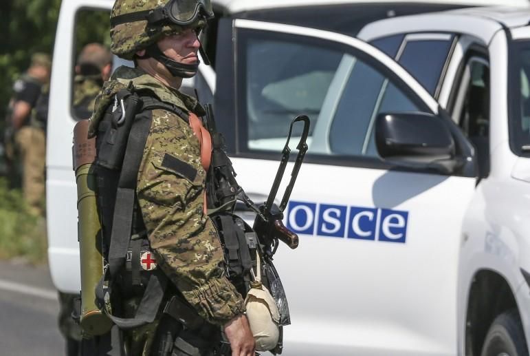 Представители ОБСЕ ходят по ресторанам, когда раздаются выстрелы, – журналист