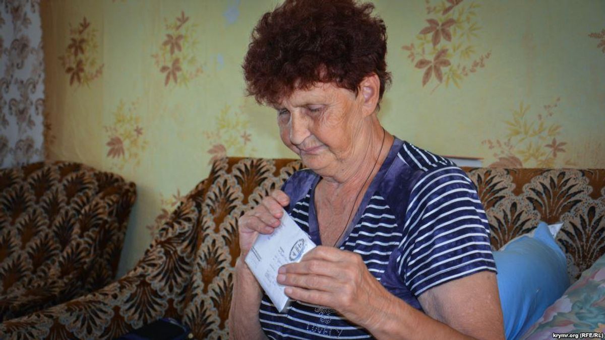 "Головне, щоб Олега звільнили": мама Сенцова прокоментувала присудження йому премії Сахарова